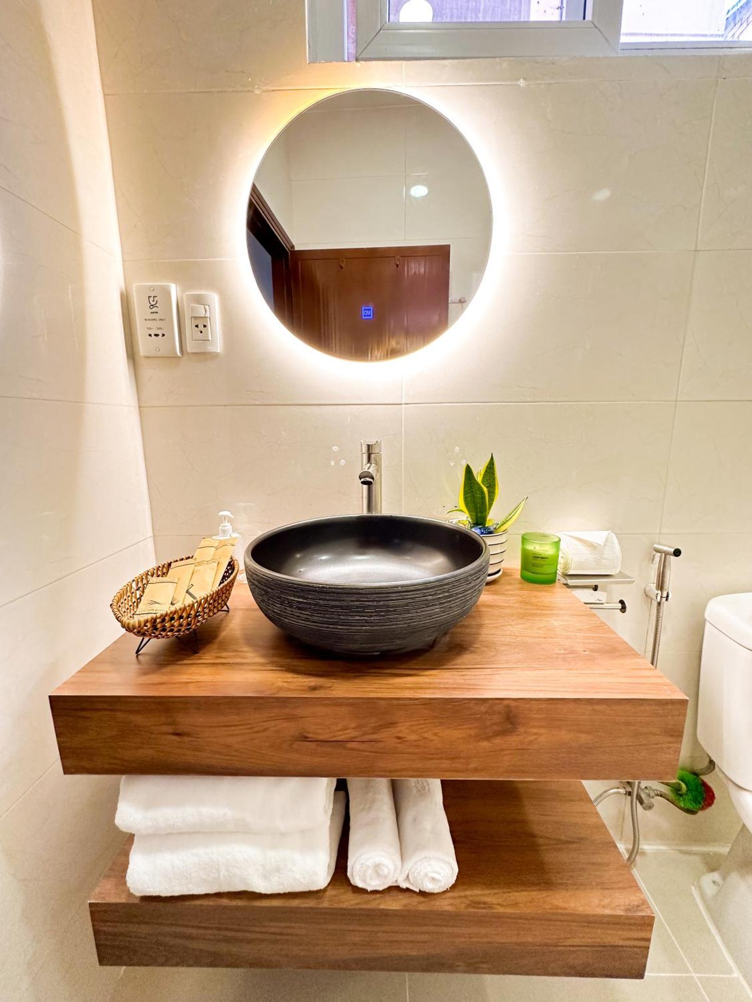 Airie Living Hotel Хошимин Екстериор снимка