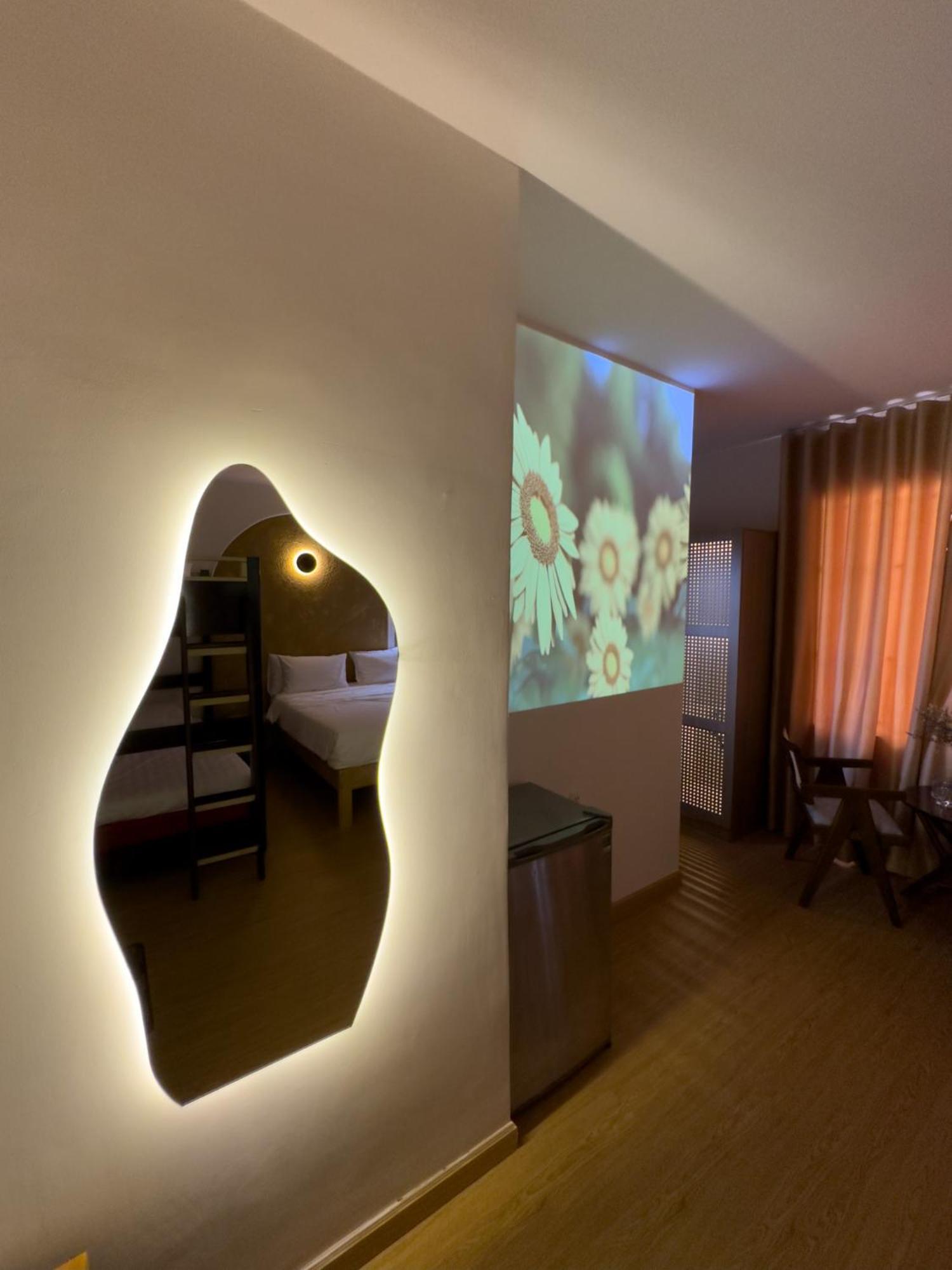 Airie Living Hotel Хошимин Екстериор снимка